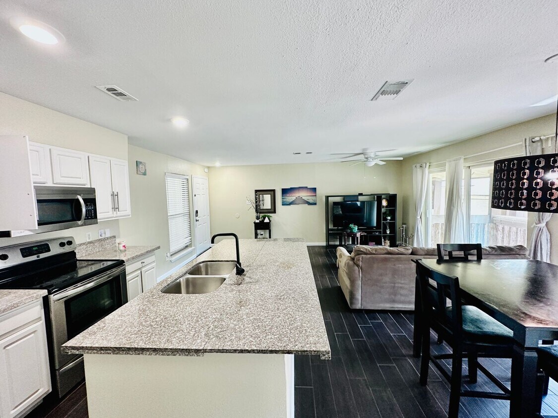 2124 Burton Dr Austin, TX 78741 Alquileres en Austin, TX