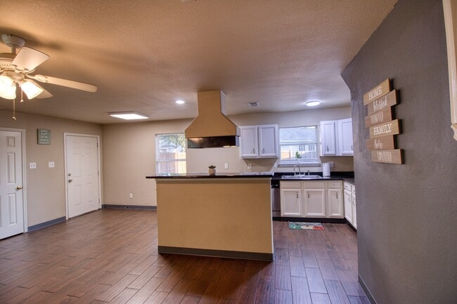 Building Photo - 1622 Dove Run