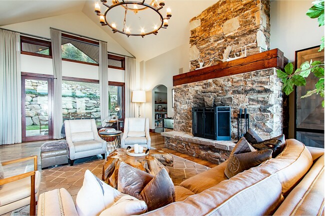 Foto del edificio - 5440 Cove Hollow Ln