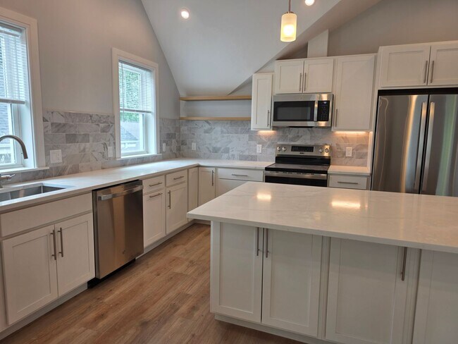 Foto del edificio - New Constriction, No Brokers Fee, No Security Deposit, In-Unit Washer and Dryer, Central Heat/AC,...
