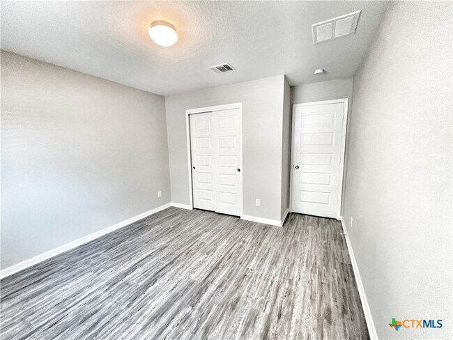 Building Photo - 761 Wolfeton Way