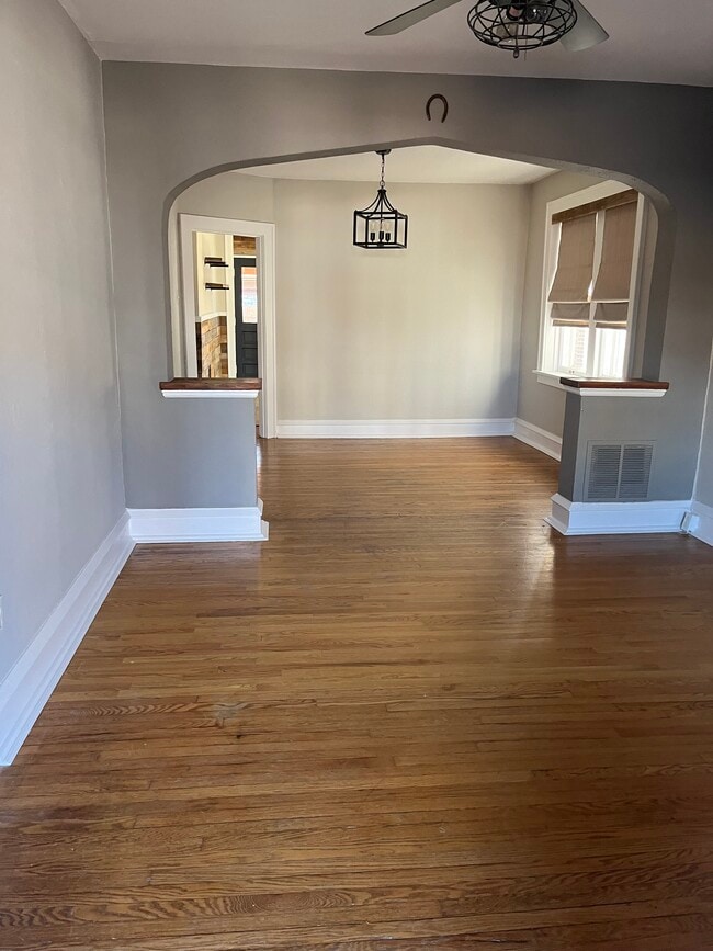 Dining/living room - 4940 Walsh St