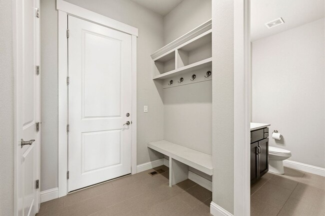 Building Photo - Beautiful townhome in Berthoud