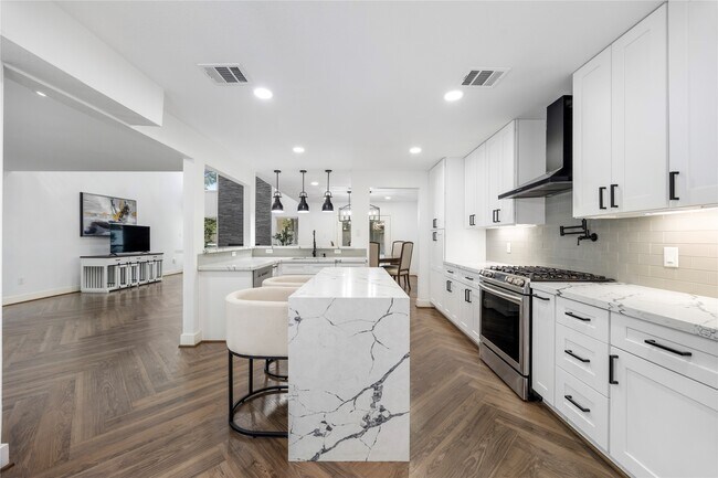 Foto del edificio - 15731 Steamboat Ln