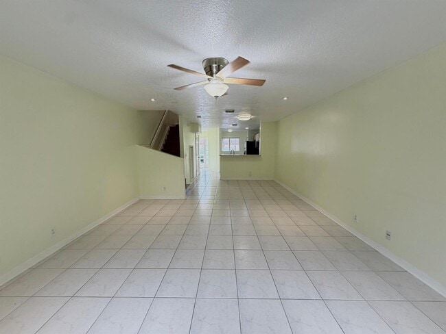 Foto del edificio - 1910 Lakeview Dr W