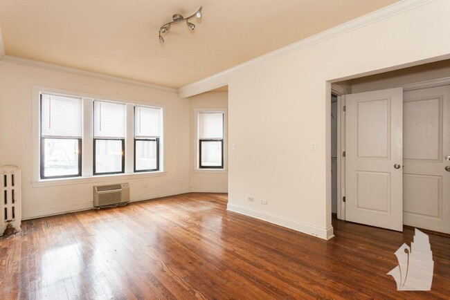 Foto del edificio - 744 W Addison St