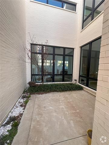 Building Photo - 610 N Oak Cliff Blvd