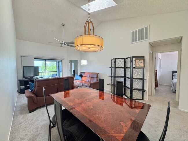 Building Photo - Winterset Condo with Gorgeous Sunset Views!