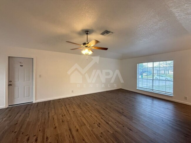 Building Photo - 307 Castle Ct