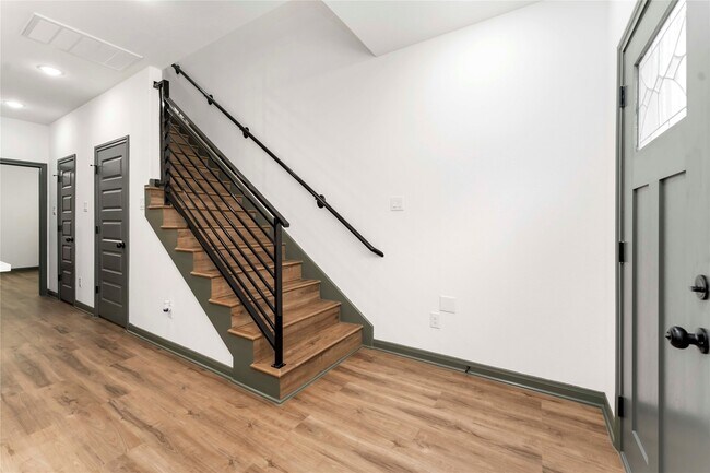 Foto del edificio - 7987 Chateau St