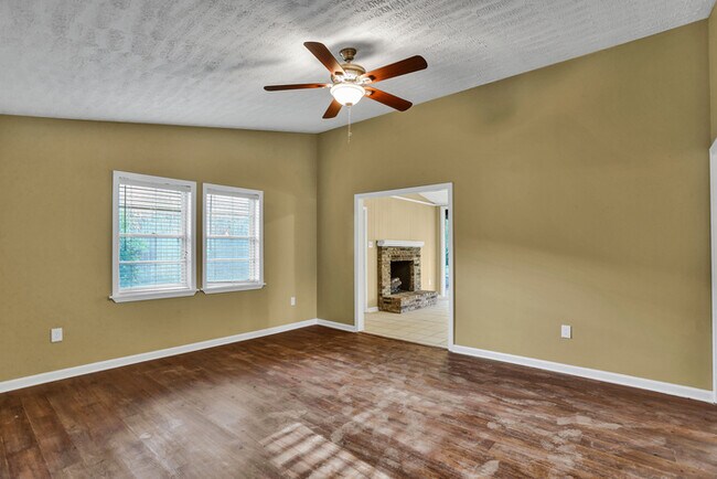 Building Photo - Beautiful Home in Clinton