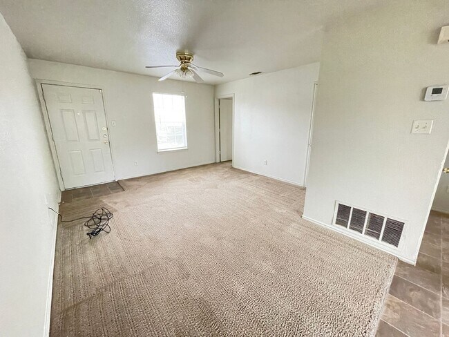 Foto del edificio - 5706 Redstone Dr