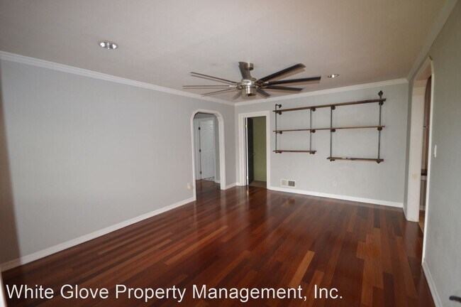 Foto del edificio - 3 br, 1 bath House - 830 W. Florence Ave.