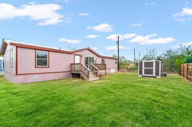 Building Photo - 8855 E Loop 1604 S #1 Adkins, TX 78101