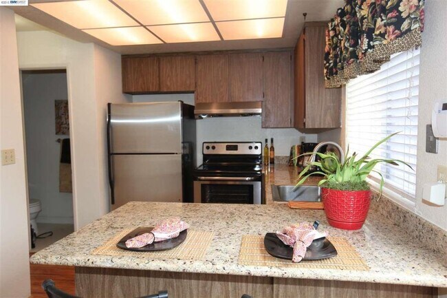 Building Photo - 3002 Tonopah Cir