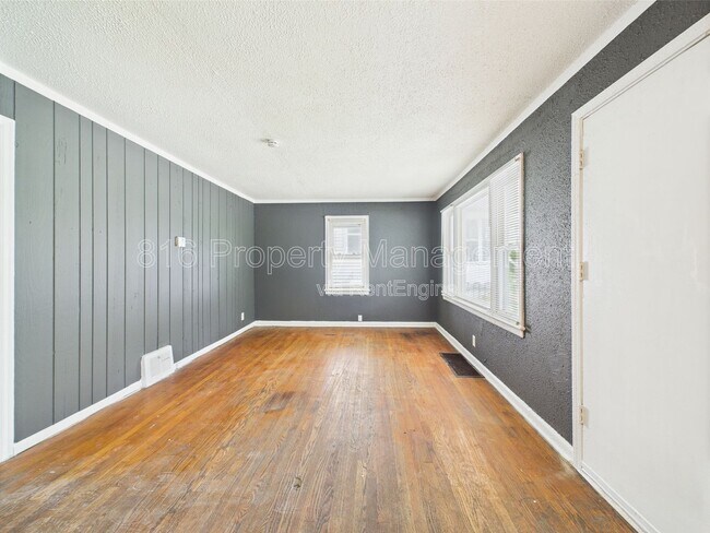 Foto del edificio - 3354 Jackson Ave
