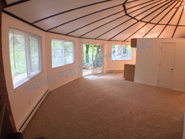 Building Photo - 37 SE Sandy Dell Rd