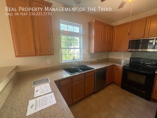 Building Photo - 5985 Hollow Wood Ct