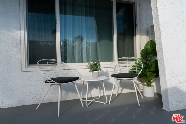 Building Photo - 1808 E Francis Dr