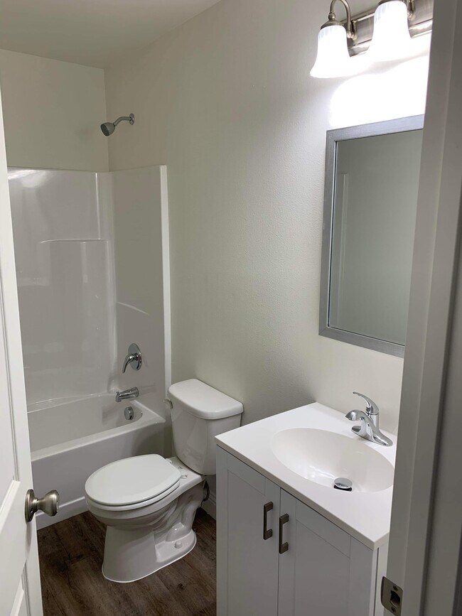 Building Photo - 802/804 W 3RD