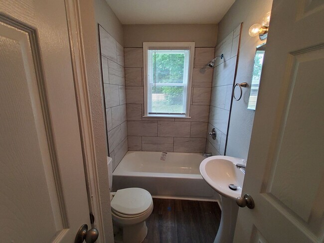 Building Photo - Introducing our fully renovated 2BR/1BA ho...