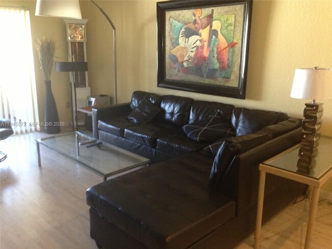 Foto del edificio - 2880 N Oakland Forest Dr