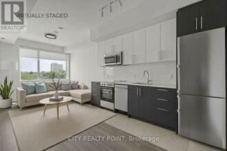 Building Photo - 664 Spadina Ave.