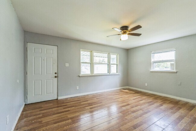 Foto del edificio - LIMITED TIME**NO APPLICATION FEE**1/2 OFF DEPOSIT**