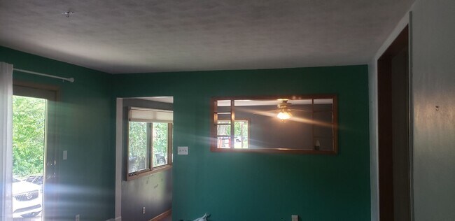 Building Photo - 3 bedroom, 1 bath Home: Located in Elletts...