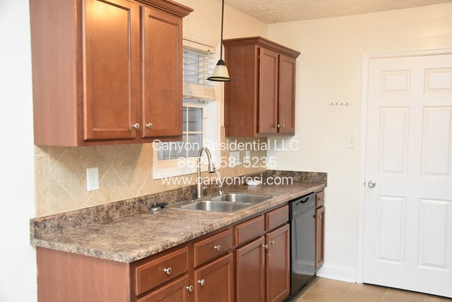 Foto del edificio - 658 Copper Creek Dr