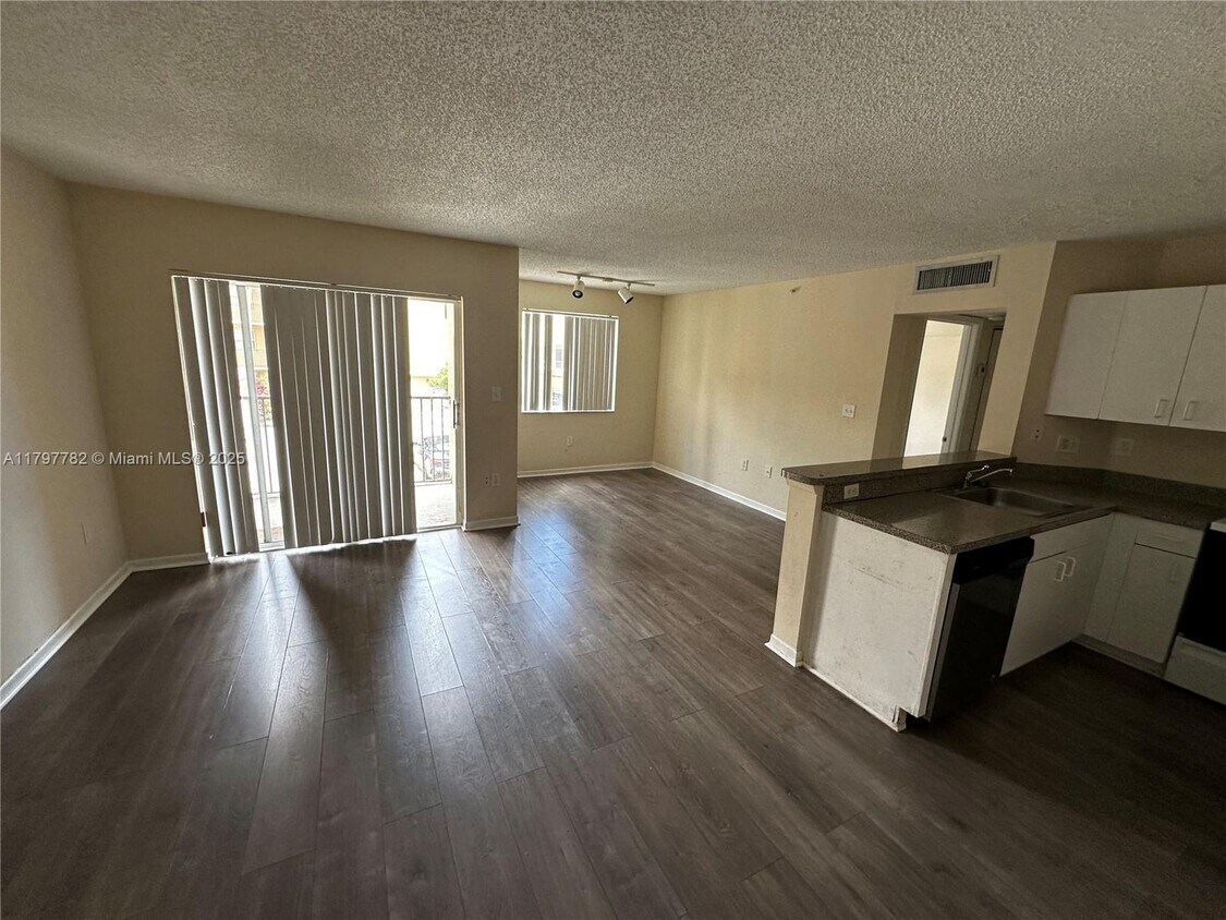 Foto principal - 791 N Pine Island Rd