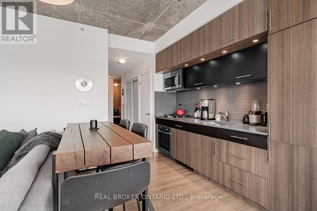 Building Photo - 205 Manning Ave