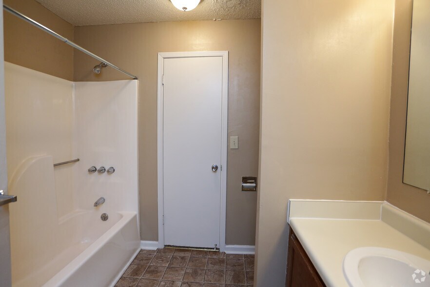 Bathroom Fixtures Huntsville Al summer tree rentals - huntsville, al | apartments Bathroom Fixtures Huntsville Al summer tree rentals - huntsville, al | apartments