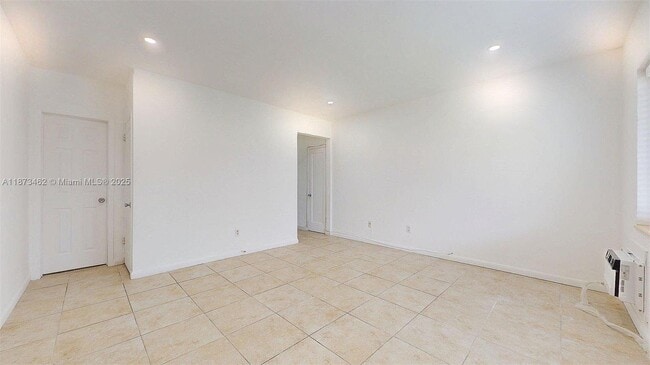 Foto del edificio - 2499 SW 27th St