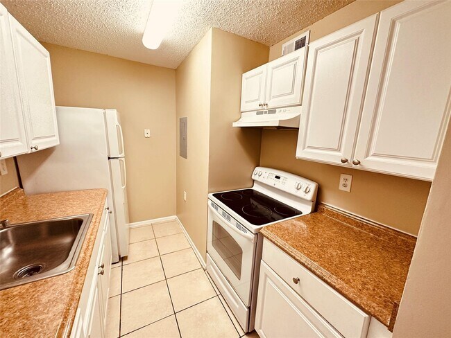 Building Photo - 1162 Lake Terry Dr