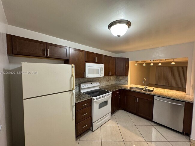 Building Photo - 3022 Coral Springs Dr