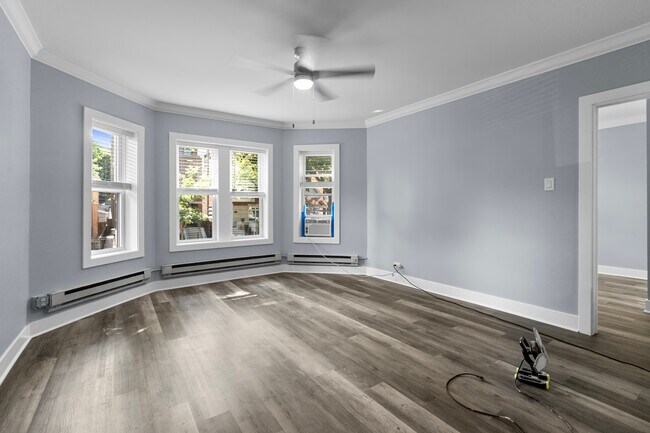 Foto del edificio - 3815 N Greenview Ave