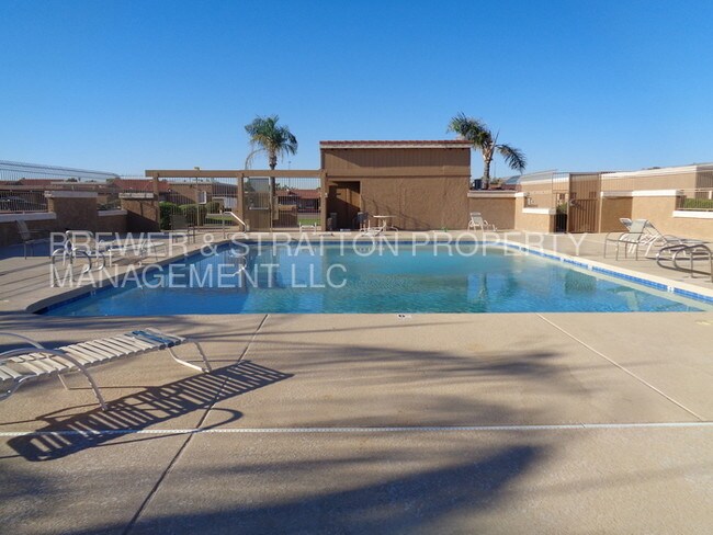 Building Photo - 602 W Hononegh Dr
