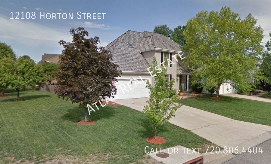 Building Photo - Huge home in a great area! Come see what y...