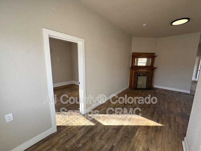 Foto del edificio - 330 E Cache La Poudre St