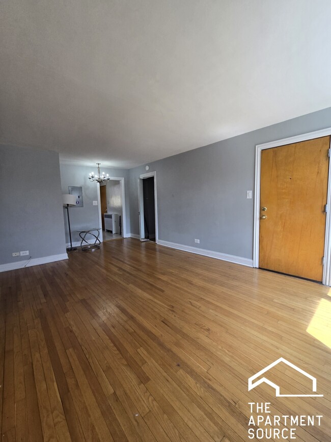 Foto del edificio - 7324 N Ridge Blvd