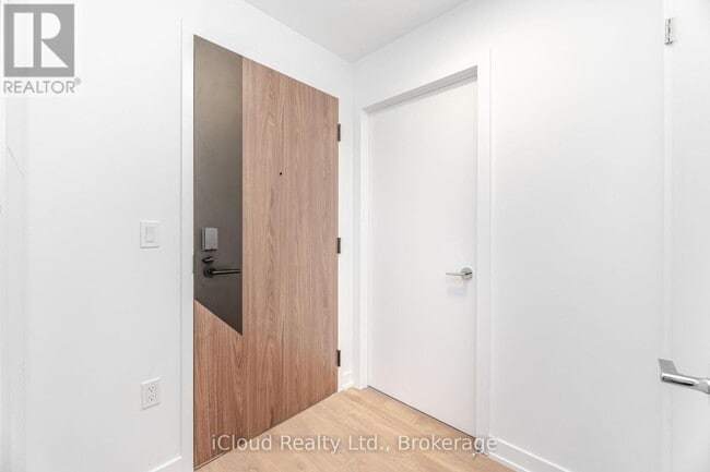 Building Photo - 1037 The Queensway