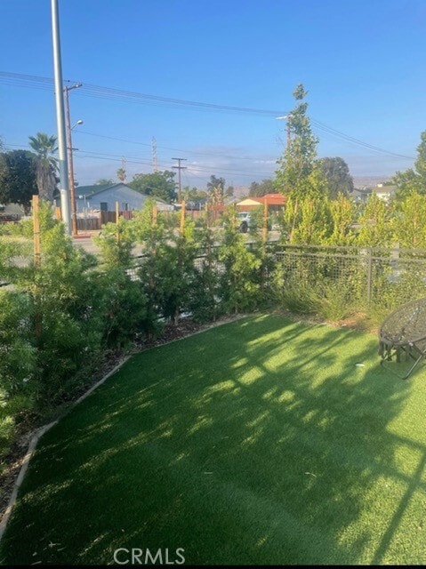 Foto del edificio - 11326 Victory Blvd