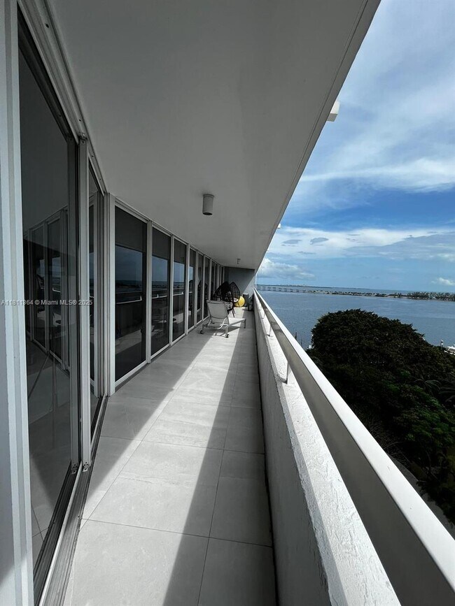 Foto del edificio - 1627 Brickell Ave