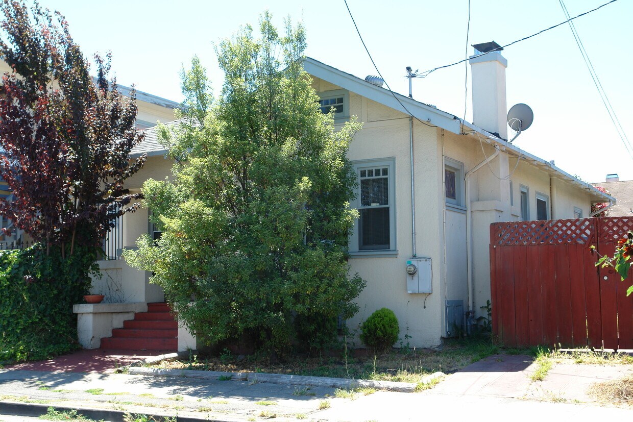 Building Photo - 909 Aileen St