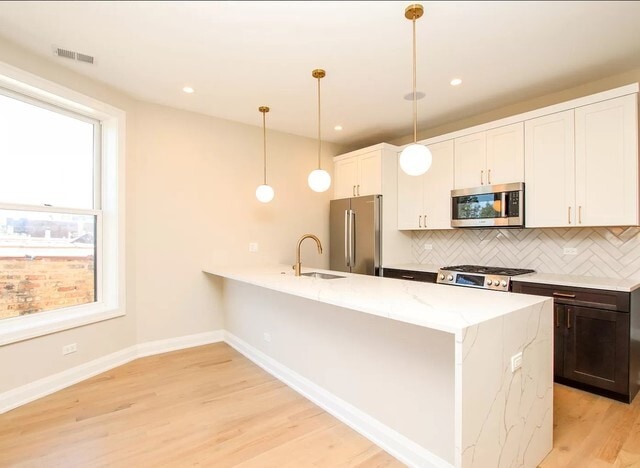 Foto del edificio - 1225 W Addison St