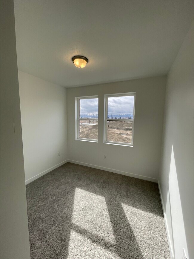 Building Photo - 5243 W Reventon Dr