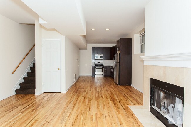Foto del edificio - 2320 N Southport Ave