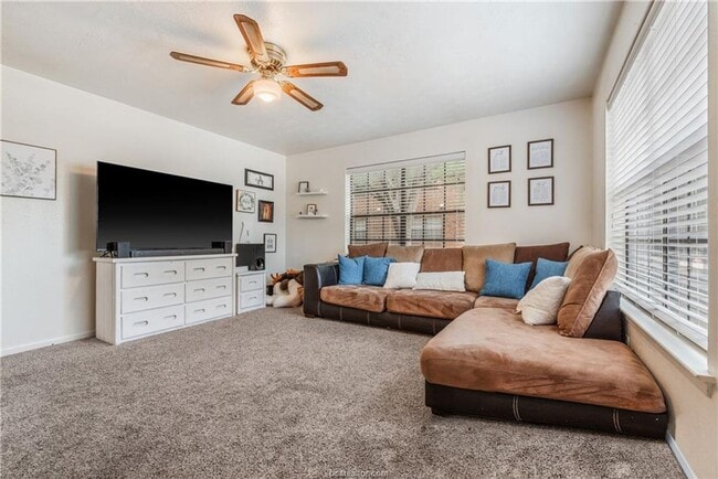 Building Photo - Available NOW!! Cute 3/2 four-plex Close t...