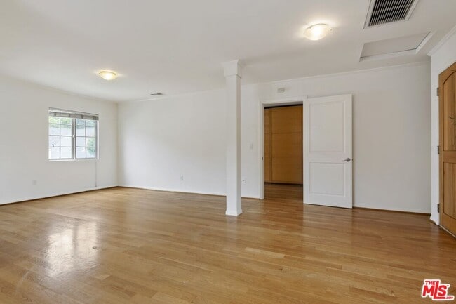 Building Photo - 2026 Glendon Ave